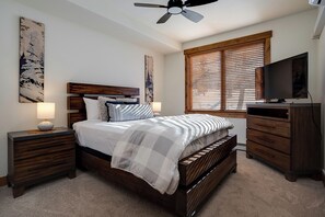 Slip into crisp linens and let the soft bedside lamps ease you into relaxation. Your mountain retreat features warm wood tones, plush bedding, and natural light filtering through wooden blinds for peaceful mornings. - CL3106 | Beautifully Decorated | A/C | Short Walk to Slope | Hot Tubs (Steamboat Springs)