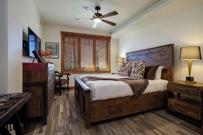 Room - EL5111 | Private Courtyard with Hot Tub | Air Chilling | Close to Slope (Steamboat Springs)