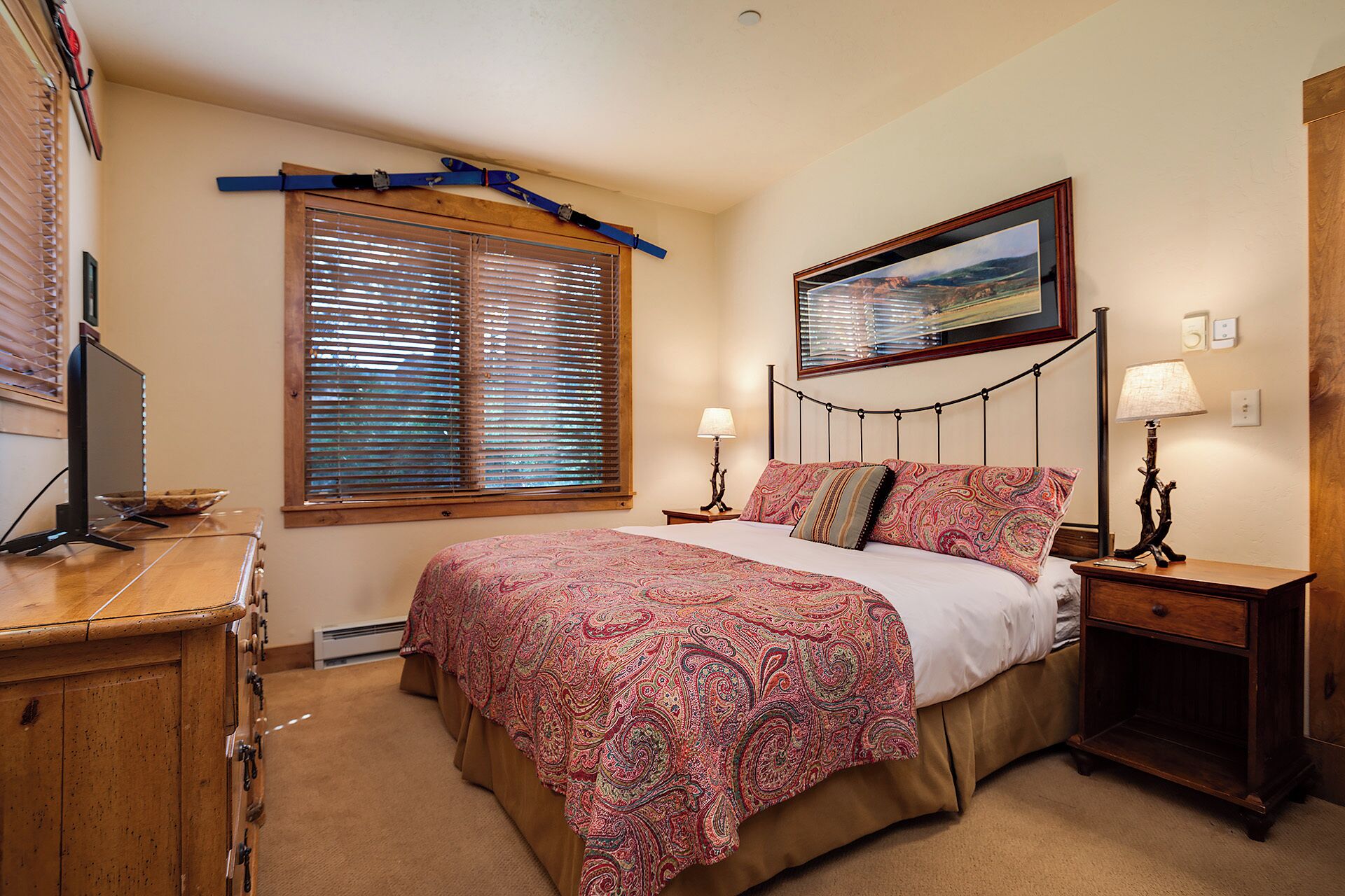 WiFi (free), bed sheets