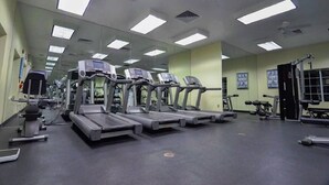 A gym with treadmills, exercise bikes, and weight machines. - Cozy 1-BR Villa in fantastic Harborside at Atlantis in Paradise Island (Paradise Island)