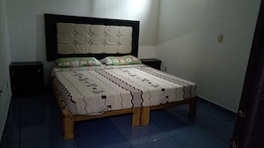 Basic Triple Room, Balcony - Hotel Yahveh Forever (Morelia)