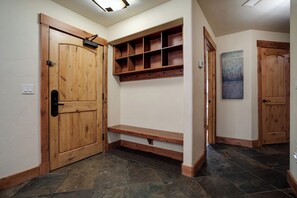 A hallway with wooden doors, a built-in bench, and a shelf unit. - EL5107 | Private Patio with Hot Tub | Air Chilling | Close to Skiing | 4 Pools (Steamboat Springs)