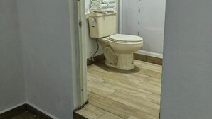Bathtub, free toiletries, soap, toilet paper - Posada villa aurora (BERNAL)