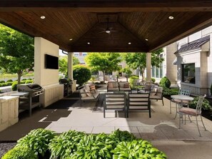 Outdoor dining - Mobility-Accessible Suite | Free Breakfast (Miamisburg)