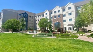 A multi-story residential building with a well-maintained lawn and trees. - Missouri River View Suite | Free Breakfast! (Great Falls)