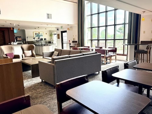 Missouri River View Suite | Free Breakfast!