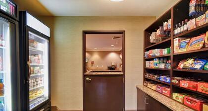 Accessible 1BR Suite | Free Daily Breakfast & Pool