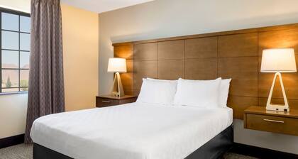 Accessible 1BR Suite w/ Daily Hot Breakfast & Pool