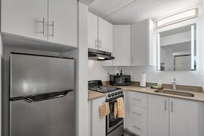 Private kitchen - Tranquil Spot Near Disney + Pool + BBQ (Kissimmee)