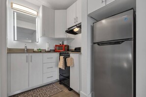 Private kitchen - Elite Blue King Room 7 min Disney + Free Parking (Kissimmee)