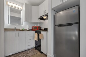 Private kitchen - Lux King Room 7 min to Disney w/Pool+ Free Parking (Kissimmee)