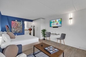 Room - Lux King Room 7 min to Disney w/Pool+ Free Parking (Kissimmee)