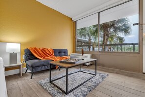 Living area - Magical Studio 8 min to Disney+Pool & Free Parking (Kissimmee)