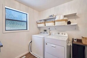 Interior - 3 Bedroom 2 Bath Home with Lake Views (Sunrise Beach)