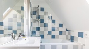 A modern bathroom with a shower, two sinks, and a glass-enclosed shower area. - The Sancy - SAINT SAUVES D'AUVERGNE (SAINT SAUVES D'AUVERGNE)