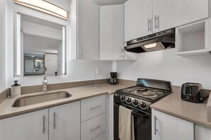 Private kitchen - Cozy Disney Getaway w/ Great Location | Orl (Kissimmee)