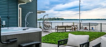 Lakefront, Hot Tub, Game Room, Sleeps 12
