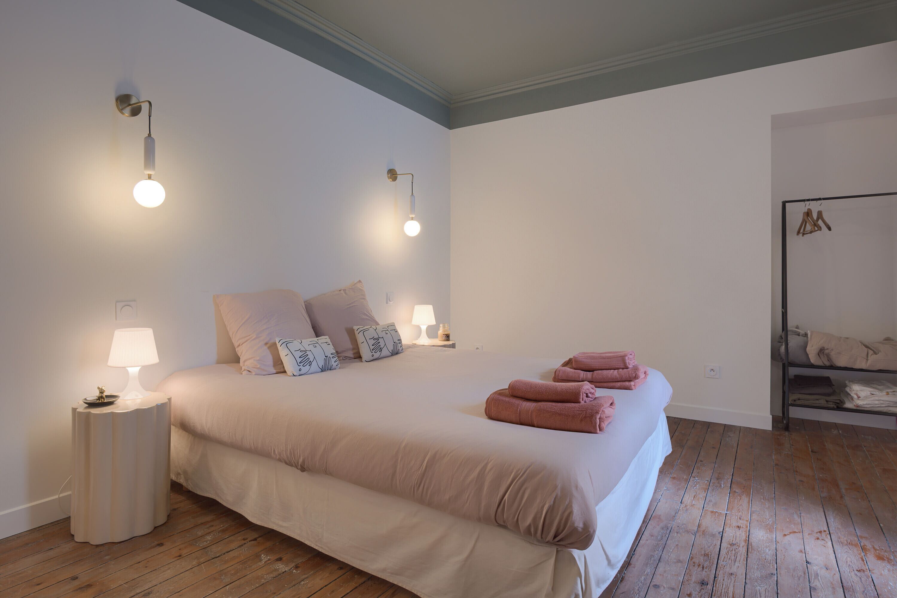 WiFi, bed sheets