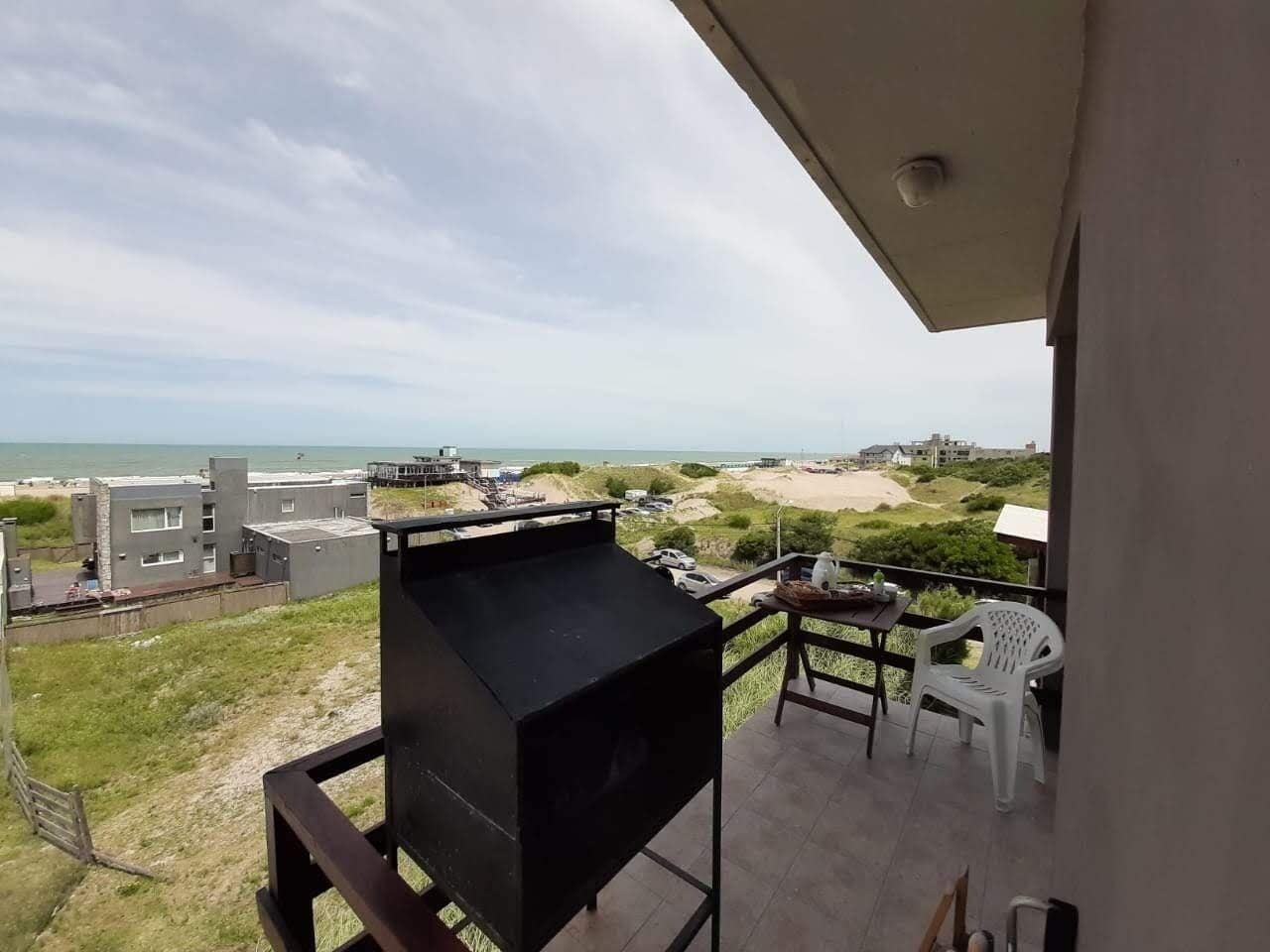 Studio Suite, Balcony, Beach View | Tempat makan luar