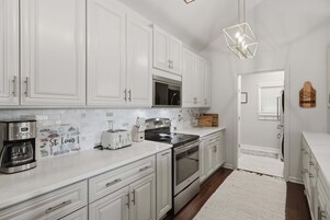House, Multiple Beds (The Mundi Lake House) | Private kitchen