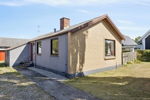 A small, single-story house with a sloped roof, a chimney, and a front door. - Holiday home near central Gedser (Gedser)