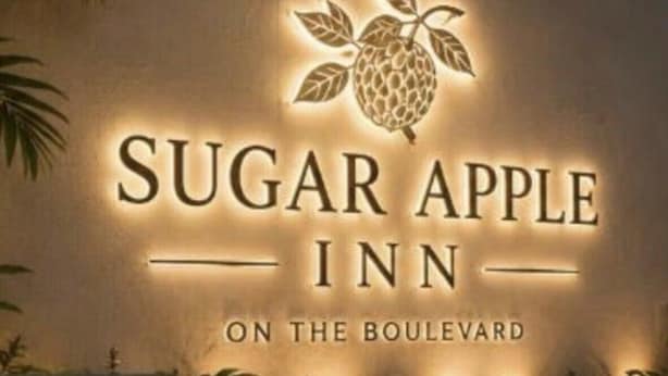 Schild für das Sugar Apple Inn mit Obstmotiv.