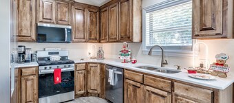 Chickasha ChristmasTown - Family Holiday Retreat