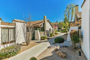 A residential area with houses, a paved walkway, and landscaping. - Canyon Sands Beauty (Palm Springs)