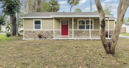 4 Bedroom Coastal Farmhouse In Cocoa Florida