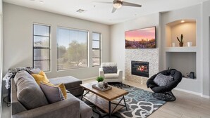 Living area - Grayhawk 2BR Condo, Private Garage, Balcony with pool and gym access (Scottsdale)