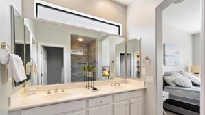 Bathroom - Grayhawk 2BR Condo, Private Garage, Balcony with pool and gym access (Scottsdale)