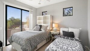 Room - Grayhawk 2BR Condo, Private Garage, Balcony with pool and gym access (Scottsdale)