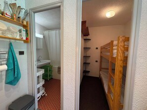 Luokittelematon kuva, 4 kautta 24, painike