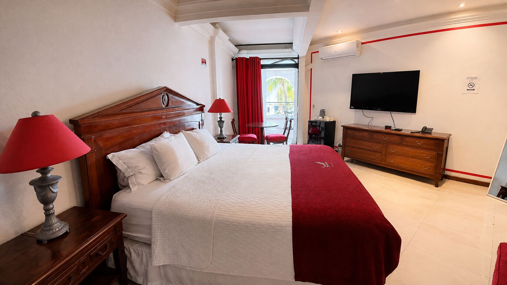 Habitación Deluxe doble, vistas a la ciudad | Ropa de cama hipoalergénica y edredones de plumas