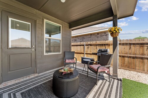 Premium  4BR Home Near Midland airport