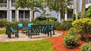 Outdoor dining - Where you want to go is where this resort is at ! (Kissimmee)