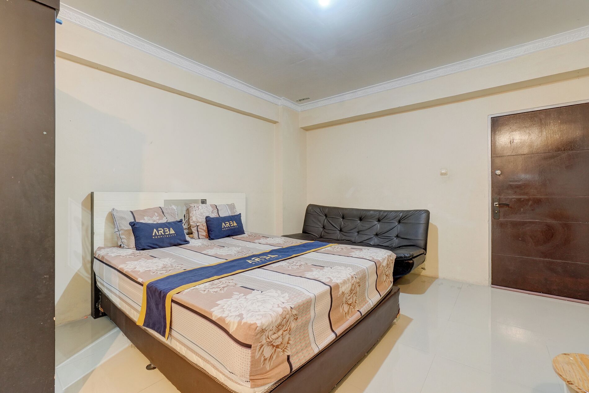 Deluxe Room | Minibar, desk, bed sheets