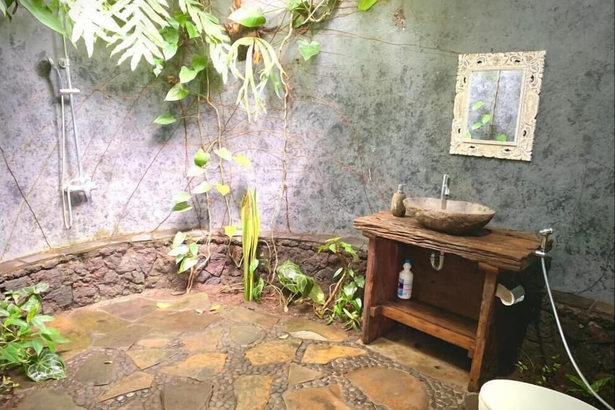 Junior Room, Multiple Beds, Balcony, Garden View | Bathroom