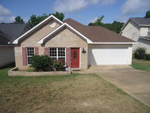 Exterior - Your Home Away From Home Under 10 Min to Ft. Benning & 15 min to Uptown Columbus (Columbus)