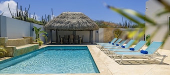 Private 3BR2BA Villa w/ Private Pool & Close2Beach