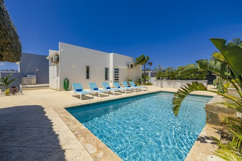 Private 3BR2BA Villa w/ Private Pool & Close2Beach