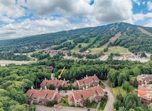 A residential area with houses, a road, and a hilly landscape in the background. - Summit View Retreat (Dover)