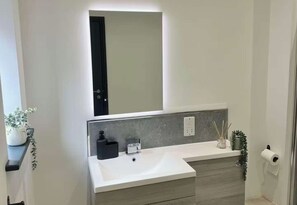 Bathroom - New Cosy Retreat in Matlock Bath (Matlock Bath)