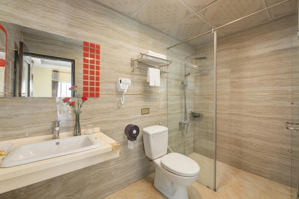 Deluxe Double Room, Mountain View | Bathroom | Free toiletries, slippers, towels, soap
