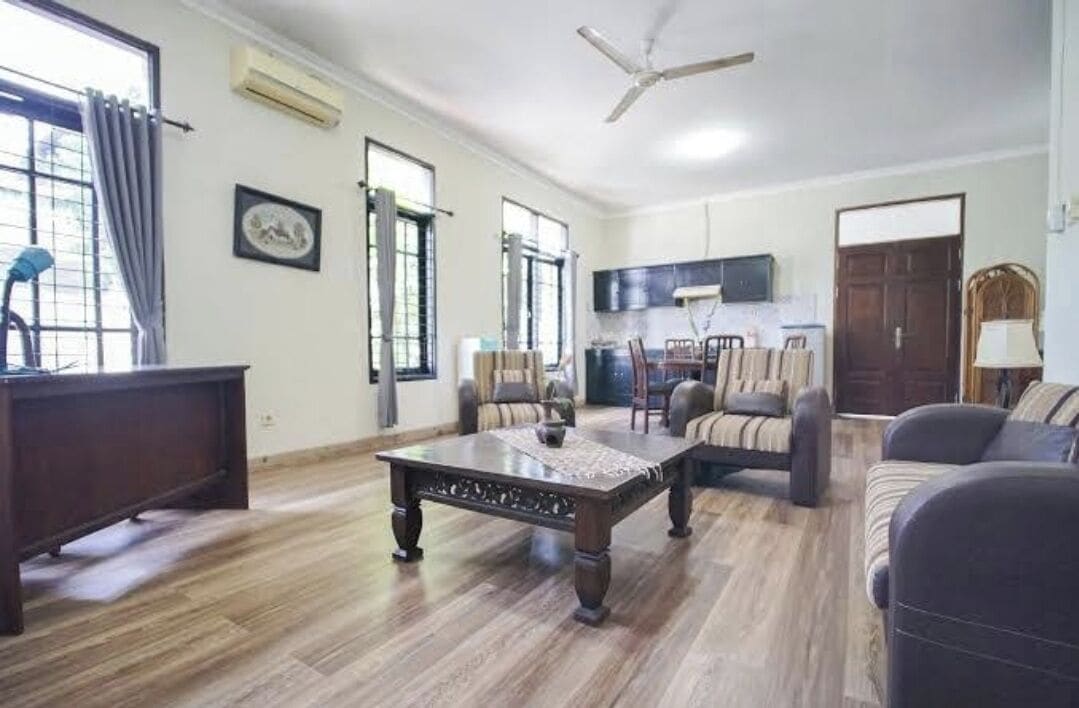 Family Single Room, 1 Queen Bed, Balcony | Living area