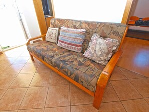 A sofa with patterned cushions in a room with tiled flooring. - Holiday flat with air conditioning (Valbandon)