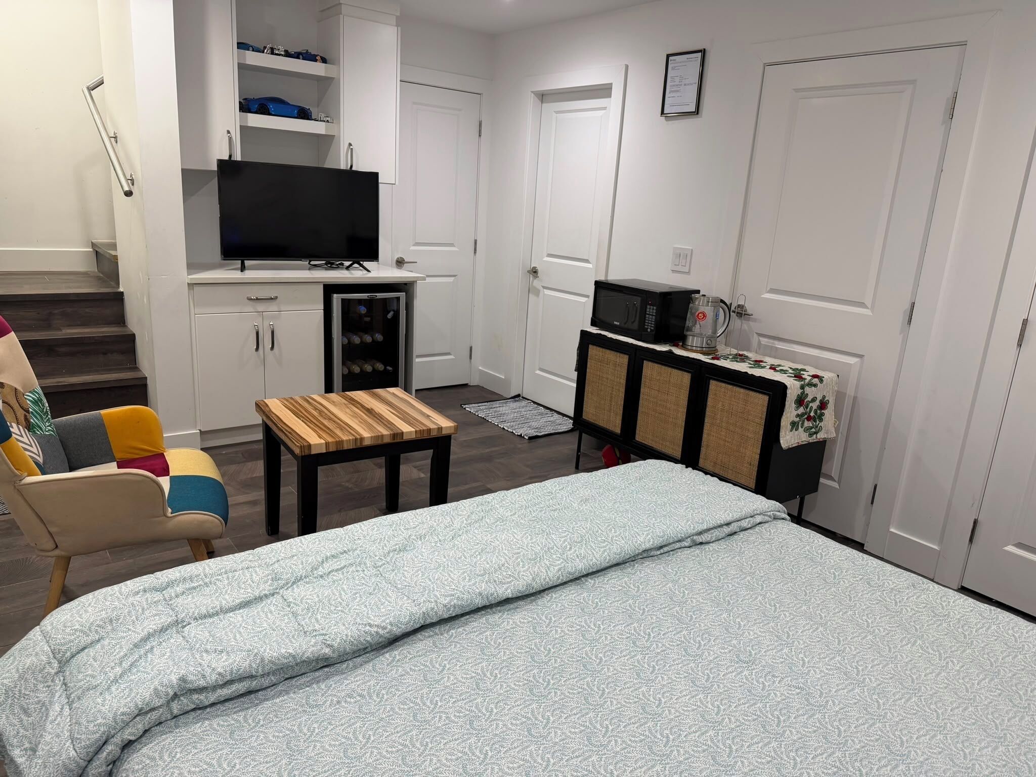 Iron/ironing board, WiFi, bed sheets