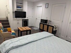 Unclassified image, 5 of 9, button - South Surrey Suite! 
Close to recreation, Morgan crossing, white rock beach! (Surrey)