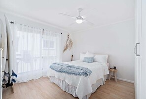 Room - Pacific Sunrise - Walk to Beach! (Gold Coast)