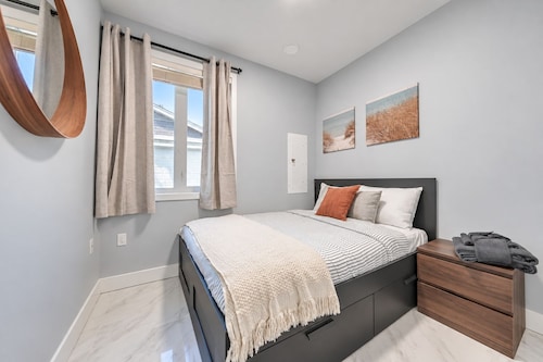 Cozy 5-bedroom house in peaceful Vancouver perfect for families